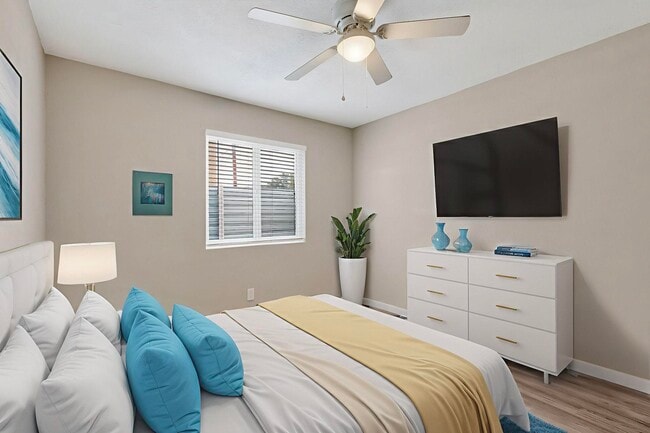 Building Photo - 1812 Buena Vista Dr SE