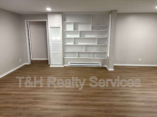Building Photo - 3180 Blue Bluff Rd