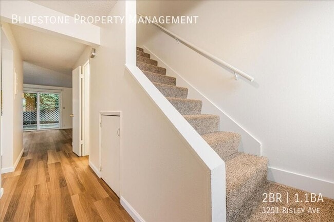 Building Photo - 3251 SE Risley Ave