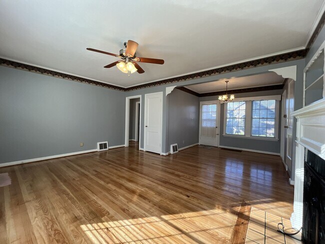 Building Photo - 2055 N Blandena St