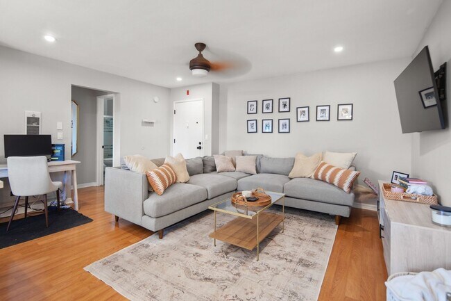 Building Photo - 7858 Cowles Mountain Ct