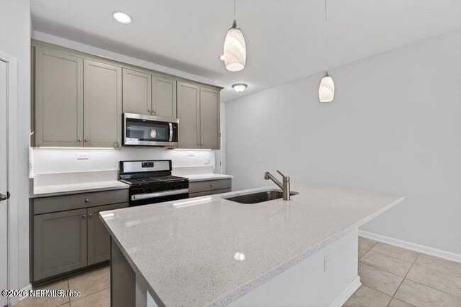 Building Photo - 260 Brandon Lks Dr