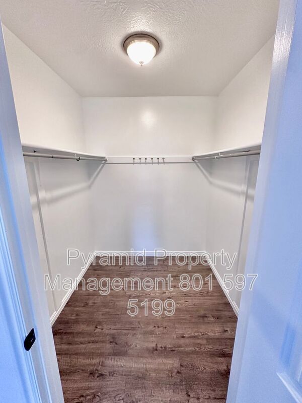 Building Photo - 1099 Shepard Ln