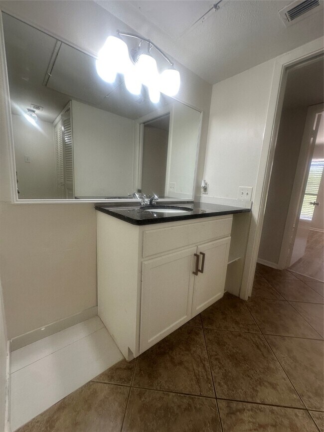 Building Photo - 8421 Hearth Dr