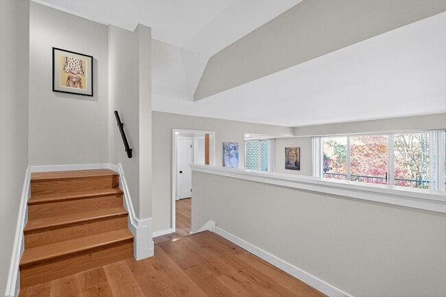 Building Photo - 2 bed 1 bath condo for rent in Rockville