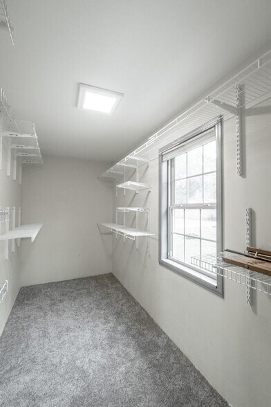 Building Photo - 705 State Line Rd