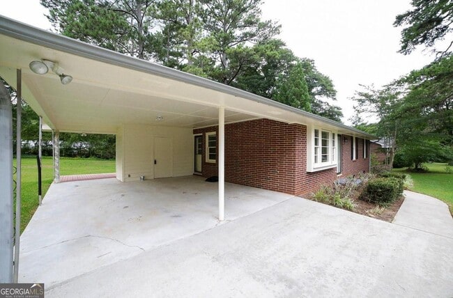 Building Photo - 120 Soule St