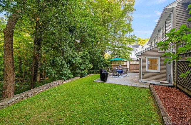 Building Photo - 412 Main St