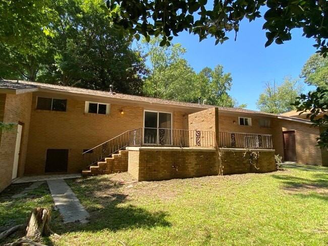 Building Photo - 521 Blendwood Dr
