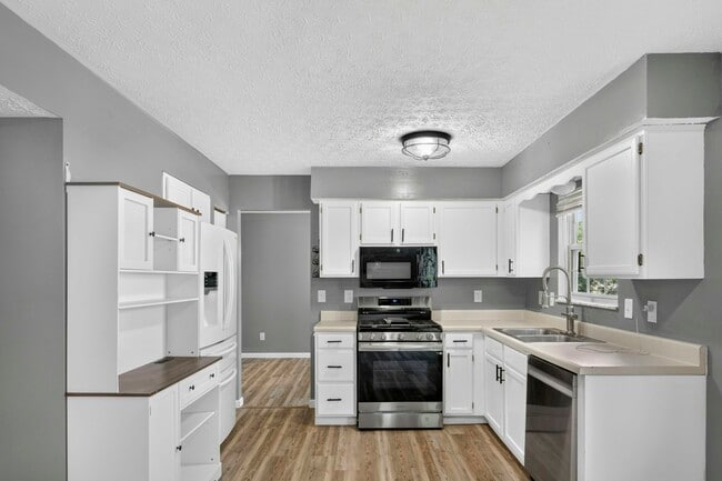 Building Photo - 8472 Kingsley Dr