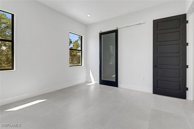 Building Photo - 739 23rd St SW