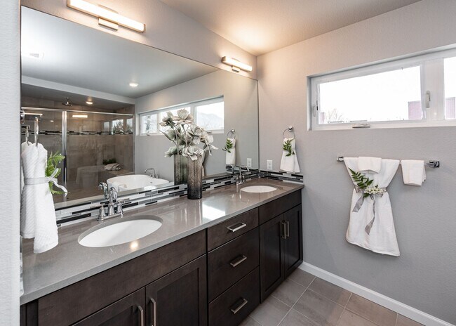 Building Photo - Urbanite Living at It's Finest Westside Lu...