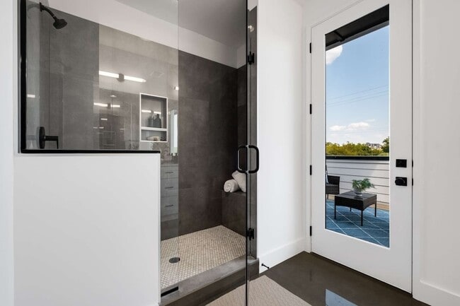 Building Photo - 1806 Lischey Ave