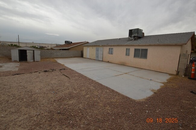 Building Photo - 3646 Longfellow St
