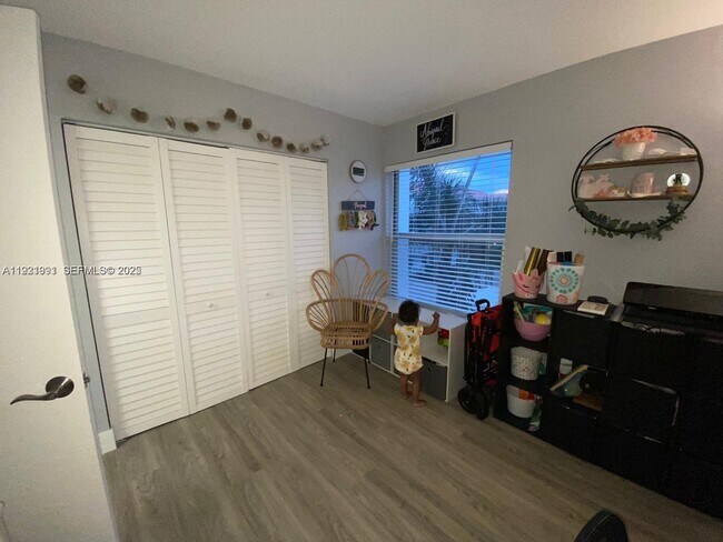 Building Photo - 455 S Pine Island Rd