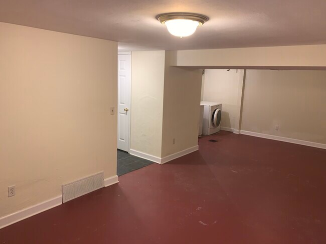Building Photo - 4268 Sample Ct