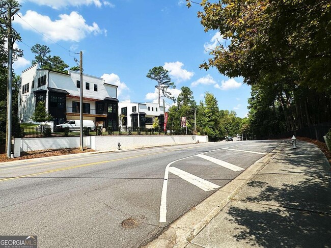 Building Photo - 2745 Lenox Rd NE
