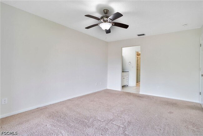 Building Photo - 203 SE 15th Pl