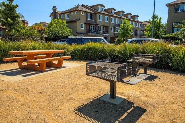 Building Photo - $4,290 / 4 BR -2170 SF - STUNNING SAN JOSE HOME IN BERRYESSA A MUST SEE!