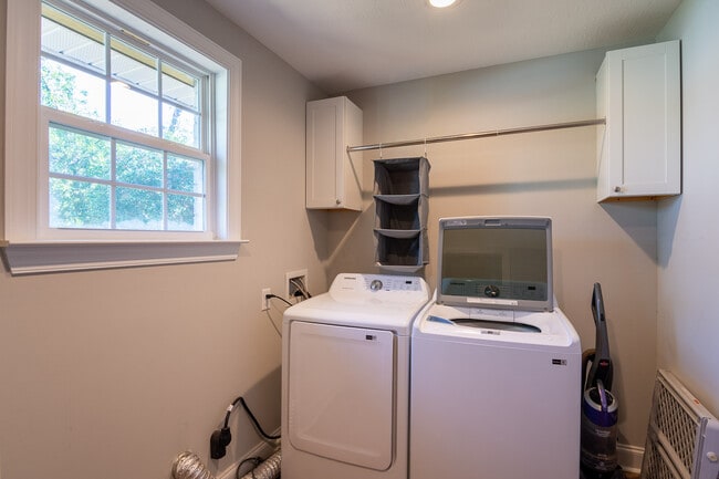 Building Photo - 154 Anneswood Rd