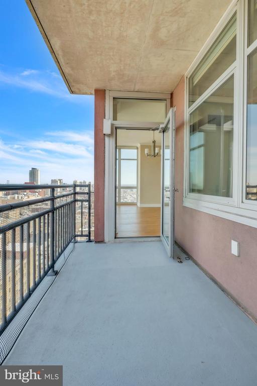 Building Photo - 400 S Broad St