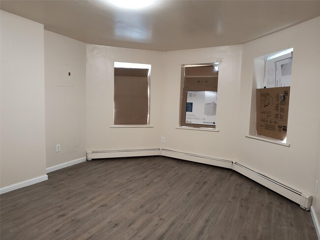 Building Photo - 22 Gidney Ave
