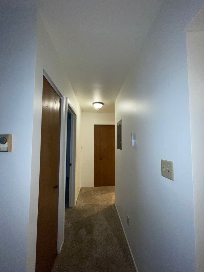 Building Photo - Sycamore Greens Apartments - Apply Today.