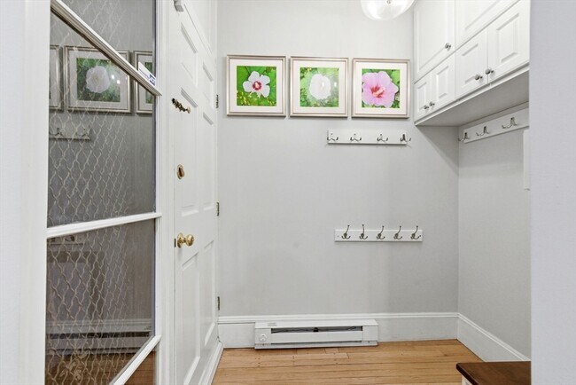 Building Photo - 50 River St