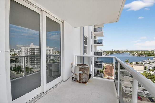 Building Photo - 336 N Birch Rd