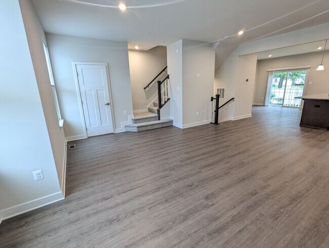 Building Photo - New Build (never lived in) townhouse avail...