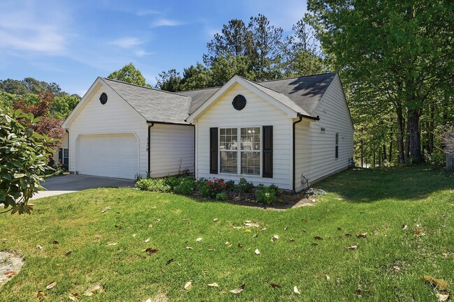 Building Photo - RANCH HOME with 3 bedrooms and 2 baths-CONVENIENT LOCATION