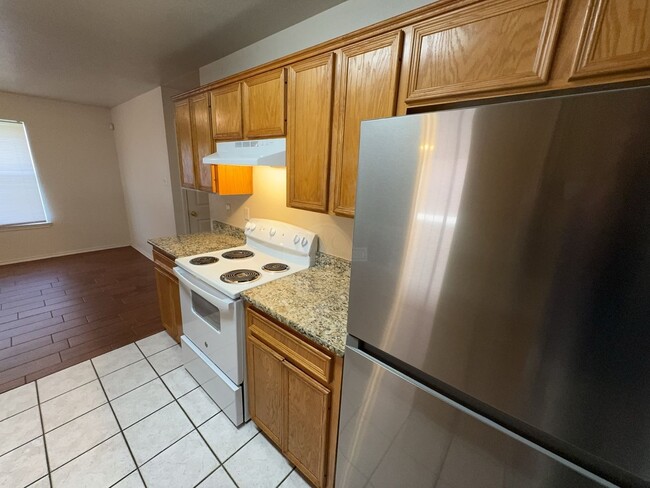 Building Photo - 914 McDaniel Cir