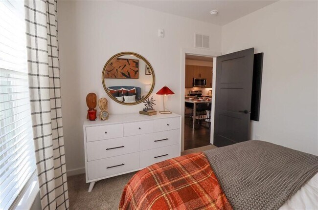 Building Photo - 305 Collins Industrial Way