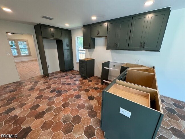 Building Photo - 4058 39th Ave N