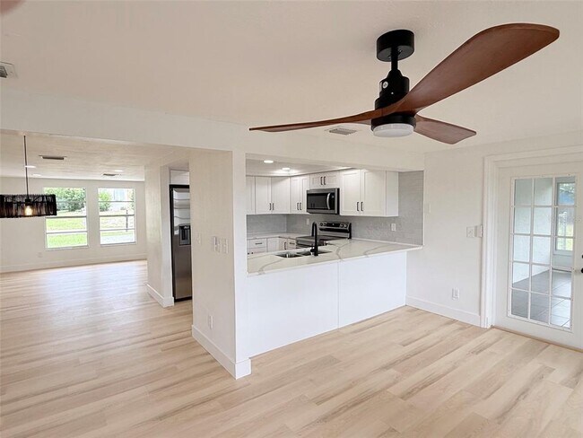 Building Photo - 8512 Longboat Ln