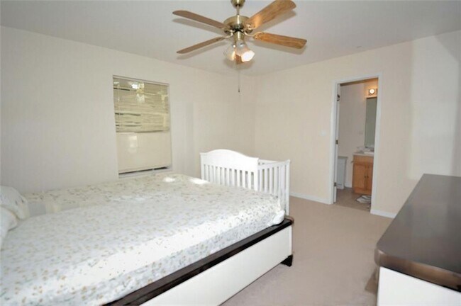 Building Photo - 5799 Cedar Croft Ln