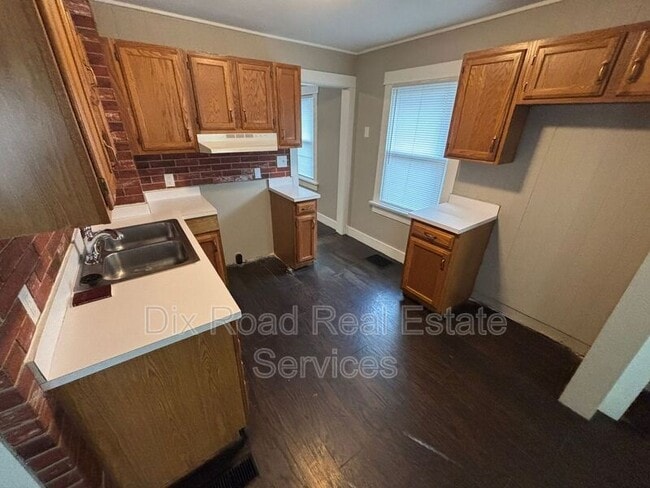Building Photo - 1754 Suman Ave