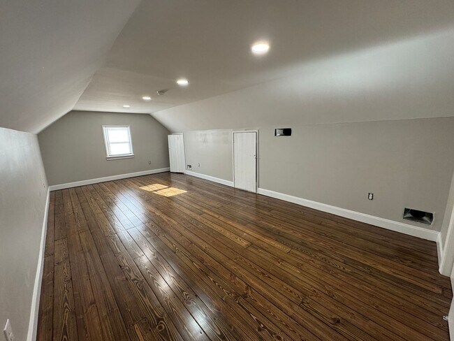 Building Photo - Newly Renovated 3-bedroom, 1-bathroom home with 2 car garage in Bethlehem Township