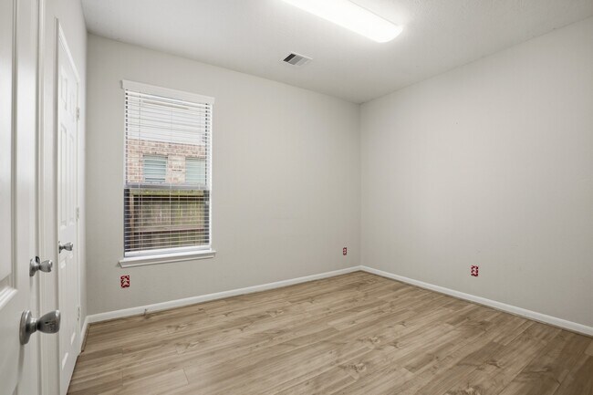 Building Photo - 11103 Avery Oaks Ln