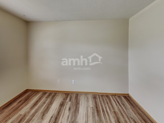 Building Photo - 5864 Westbank Dr