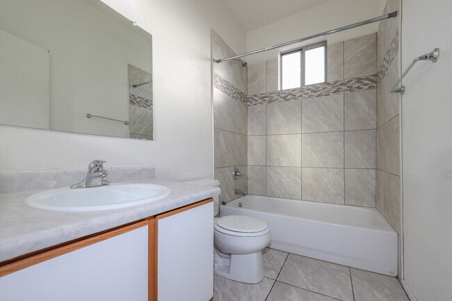 Building Photo - 2927 N Cardell Cir