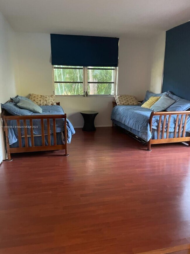 Building Photo - 4261 W Palm Aire Dr