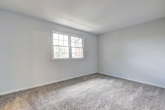 Building Photo - 6520 Roswell Rd