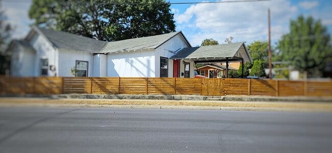 Building Photo - 427 Floyd Ave