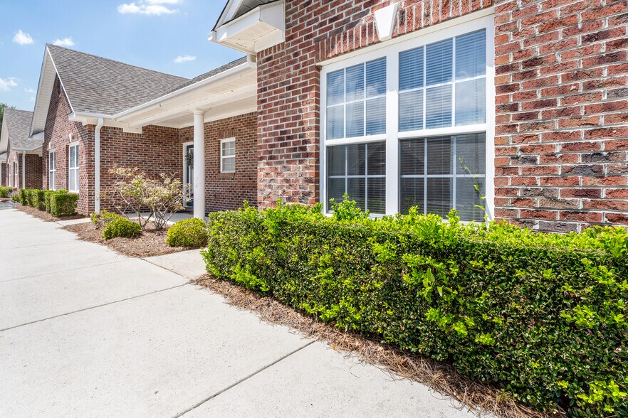 Building Photo - 320 Hibiscus Way