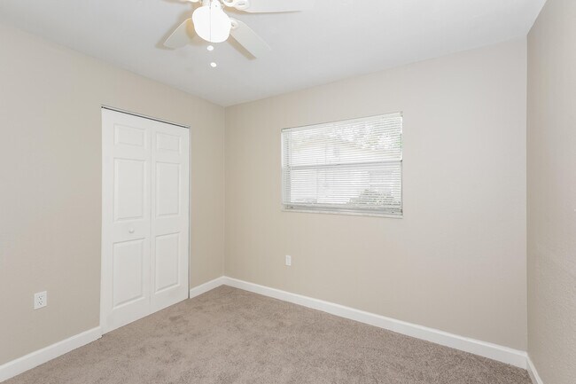 Building Photo - 1117 N Singleton Ave