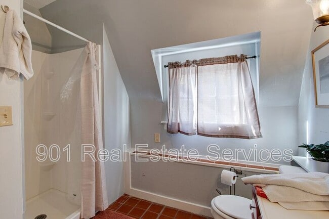 Building Photo - 1954 Manila Ave