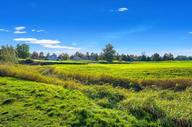 Building Photo - Beautiful Condo in Lynden