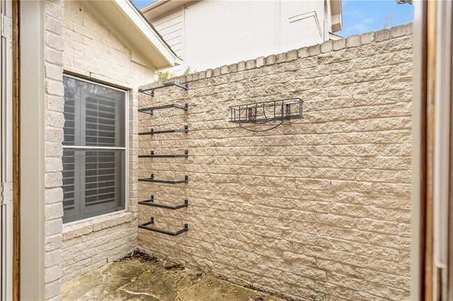 Building Photo - 27 Troon Dr