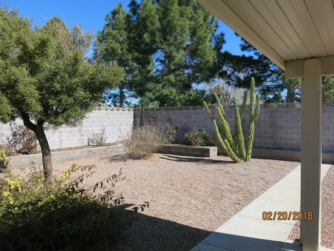 Building Photo - 4 bed, 2 bath, 2 car garage . Boulder City